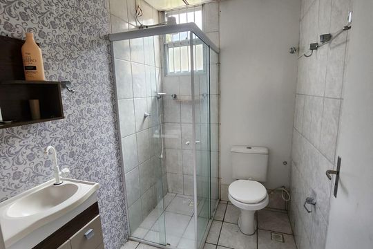 Banheiro de apartamento à venda com 2 quartos, 55m² em Vila Alzira, Guarulhos