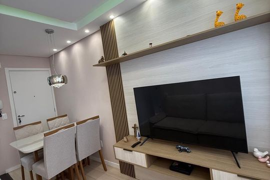 Sala de apartamento à venda com 2 quartos, 40m² em Santa Cândida, Curitiba