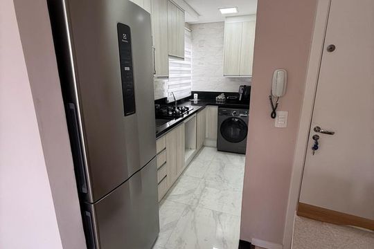 Cozinha de apartamento à venda com 2 quartos, 40m² em Santa Cândida, Curitiba