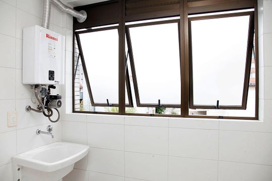 Cozinha + Área de Serviço de apartamento à venda com 2 quartos, 73m² em Santana, Porto Alegre