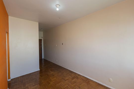 Sala de apartamento à venda com 2 quartos, 60m² em Santo Antônio, Belo Horizonte