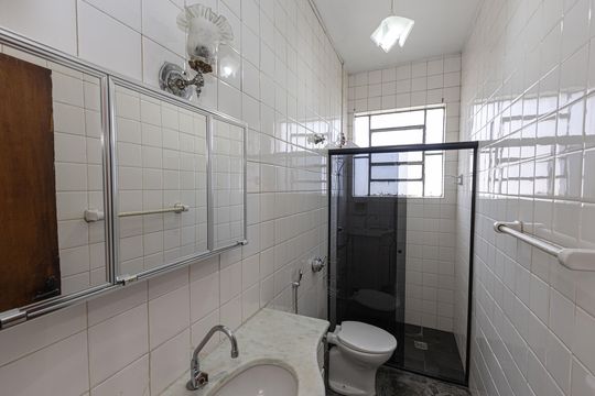 Banheiro 1 de apartamento para alugar com 2 quartos, 60m² em Santo Antônio, Belo Horizonte