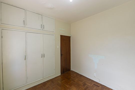 Quarto 2 de apartamento para alugar com 2 quartos, 60m² em Santo Antônio, Belo Horizonte
