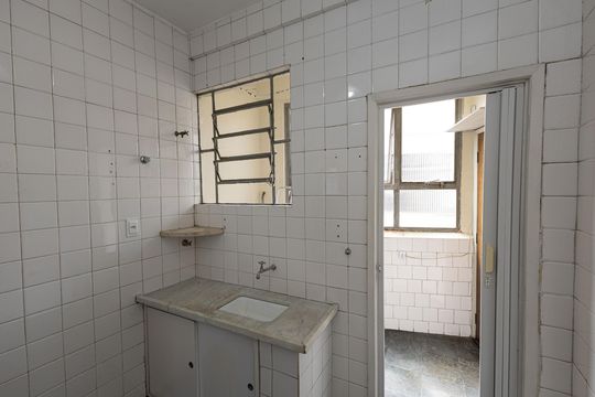Cozinha de apartamento para alugar com 2 quartos, 60m² em Santo Antônio, Belo Horizonte