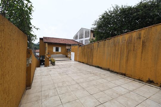Quintal de casa à venda com 3 quartos, 181m² em Vila Eldizia, Santo André