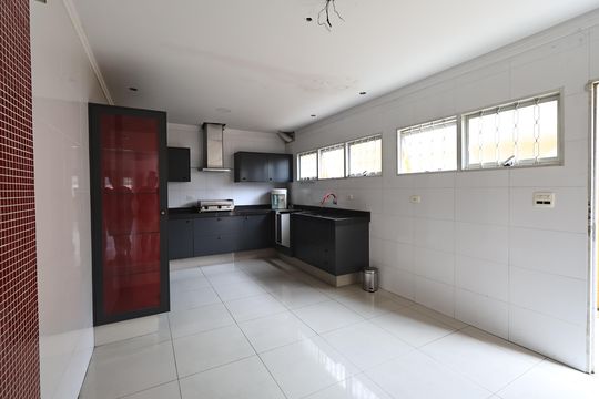 Cozinha de casa à venda com 3 quartos, 181m² em Vila Eldizia, Santo André