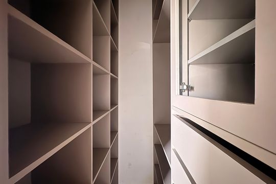  closet da suíte  de casa à venda com 3 quartos, 181m² em Vila Eldizia, Santo André