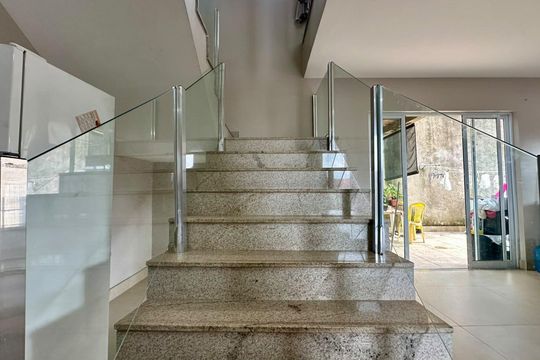 escada de casa à venda com 5 quartos, 338m² em Santa Lúcia, Belo Horizonte