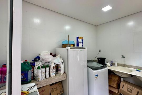 Área de Serviço de casa à venda com 5 quartos, 338m² em Santa Lúcia, Belo Horizonte