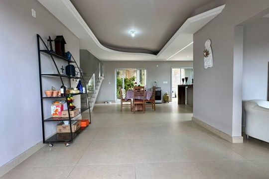 Casa à venda com 5 quartos, 338m² em Santa Lúcia, Belo Horizonte