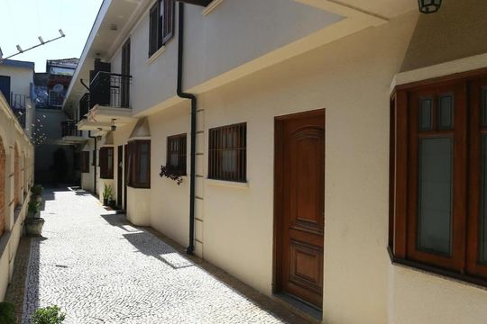 Fachada de casa de condomínio à venda com 3 quartos, 94m² em Vila Sonia, São Paulo