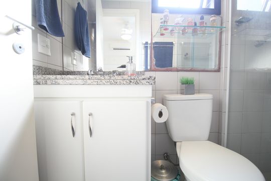Banheiro 1 de apartamento para alugar com 2 quartos, 62m² em Vila Suzana, São Paulo