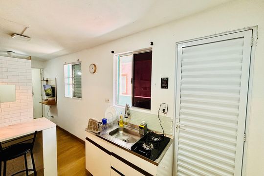 Cozinha de casa para alugar com 1 quarto, 20m² em Jardim Lisboa, São Paulo