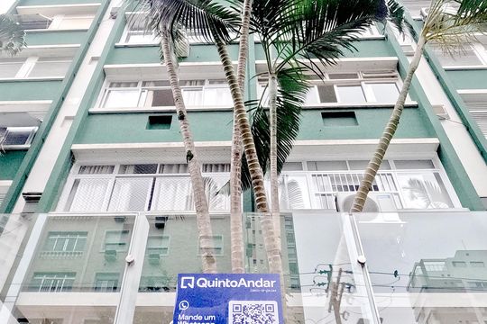 Fachada | Adesivo/Placa Quintoandar instalado  de apartamento para alugar com 3 quartos, 126m² em Gonzaga, Santos