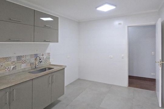 Cozinha de apartamento para alugar com 3 quartos, 126m² em Gonzaga, Santos