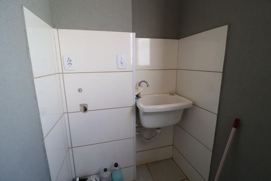 Área de Serviço de apartamento para alugar com 2 quartos, 50m² em Laranjeiras, Uberlândia