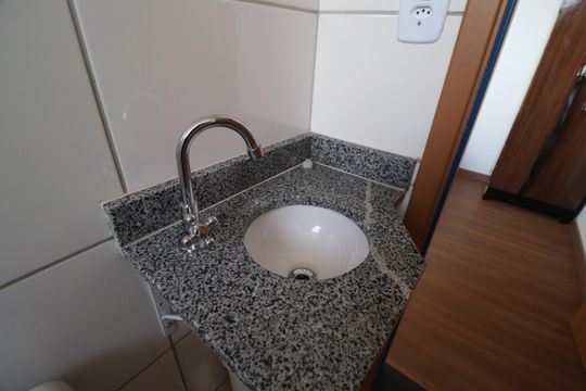 Banheiro do Quarto 2 de apartamento para alugar com 2 quartos, 50m² em Laranjeiras, Uberlândia