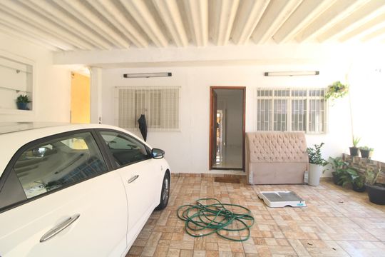 Garagem de casa para alugar com 3 quartos, 150m² em Jardim Myrna, São Paulo