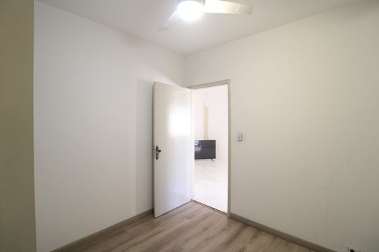 Quarto 2 de casa para alugar com 3 quartos, 150m² em Jardim Myrna, São Paulo