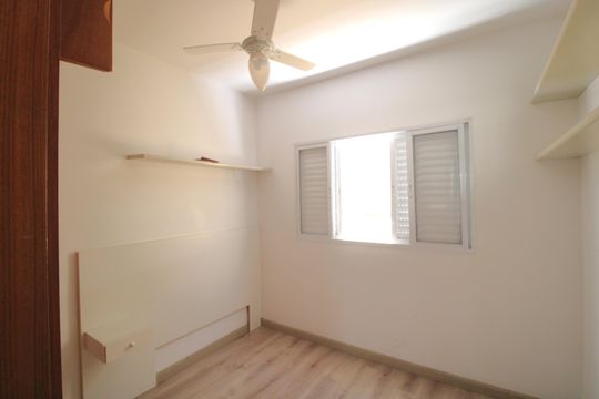 Quarto 3 de casa para alugar com 3 quartos, 150m² em Jardim Myrna, São Paulo