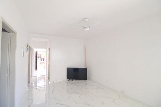 Sala de casa para alugar com 3 quartos, 150m² em Jardim Myrna, São Paulo