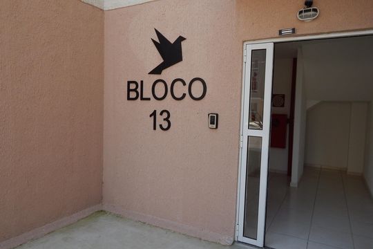 Fachada do bloco de apartamento para alugar com 2 quartos, 50m² em Santa Cruz, Rio de Janeiro