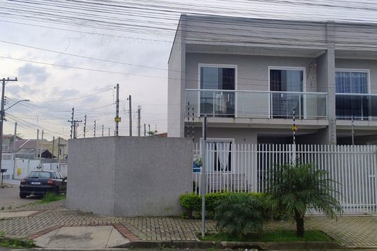 Fachada de casa à venda com 3 quartos, 100m² em Campo de Santana, Curitiba