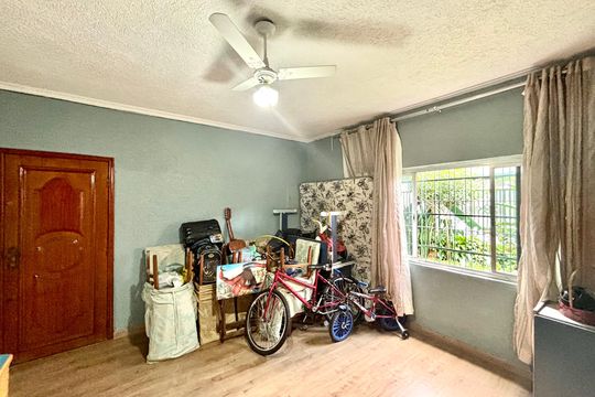 Escritório de casa à venda com 4 quartos, 300m² em Itaquera, São Paulo