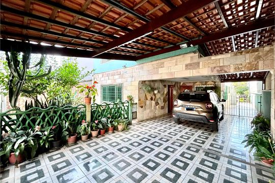 Garagem de casa à venda com 4 quartos, 300m² em Itaquera, São Paulo