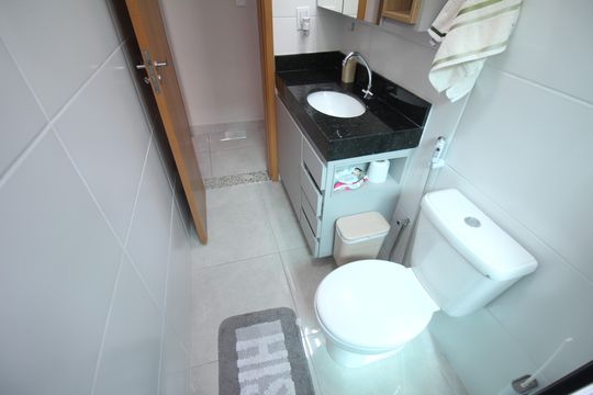 Banheiro de apartamento à venda com 2 quartos, 94m² em Tirol, Contagem