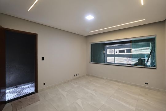 Casa à venda com 4 quartos, 229m² em Jardim Las Vegas, Santo André