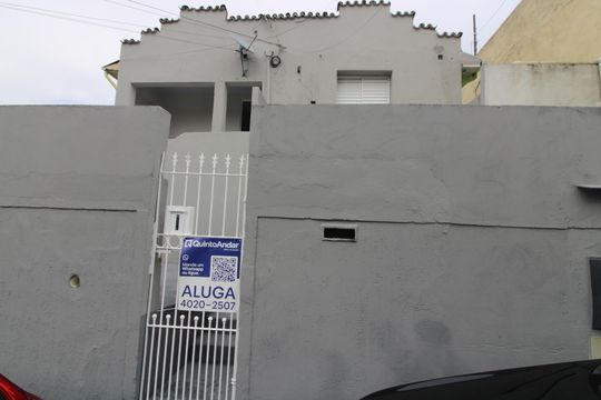 fachada de casa para alugar com 1 quarto, 40m² em Vila Araguaia, São Paulo