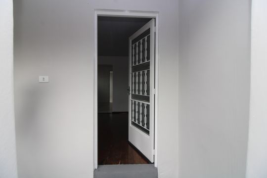 entrada de casa para alugar com 1 quarto, 40m² em Vila Araguaia, São Paulo