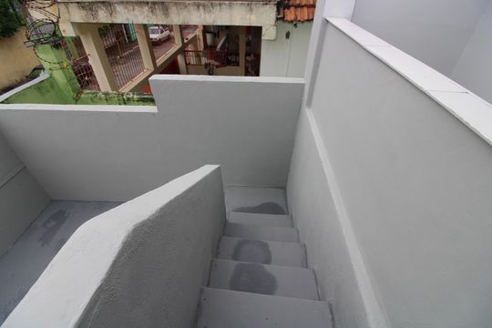 escada de casa para alugar com 1 quarto, 40m² em Vila Araguaia, São Paulo