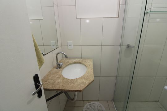 Banheiro de casa para alugar com 1 quarto, 40m² em Vila Araguaia, São Paulo