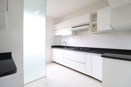 Cozinha de apartamento para alugar com 3 quartos, 85m² em Santa Mônica, Uberlândia