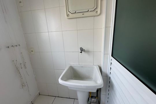 Área de Serviço de apartamento para alugar com 2 quartos, 58m² em Jardim Tupanci, Barueri