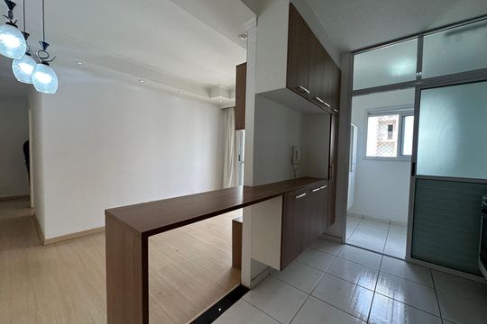 Cozinha de apartamento para alugar com 2 quartos, 58m² em Jardim Tupanci, Barueri