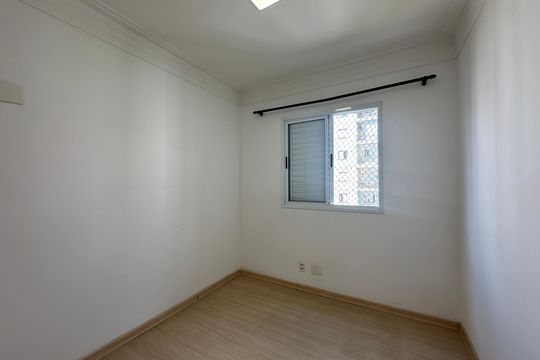 Quarto 2 de apartamento para alugar com 2 quartos, 58m² em Jardim Tupanci, Barueri