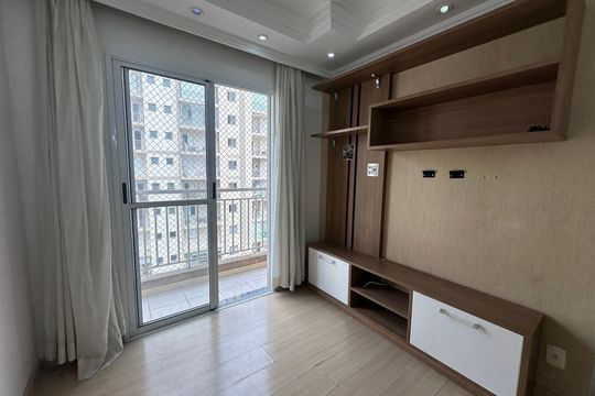 Sala de apartamento para alugar com 2 quartos, 58m² em Jardim Tupanci, Barueri