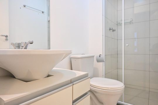 Banheiro de apartamento para alugar com 2 quartos, 48m² em Vila Andrade, São Paulo