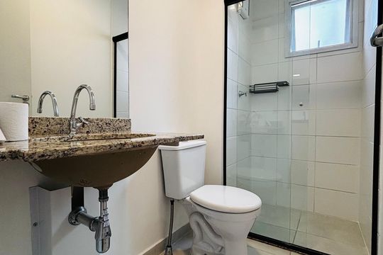 Banheiro de apartamento para alugar com 2 quartos, 52m² em Alphaville Empresarial, Barueri