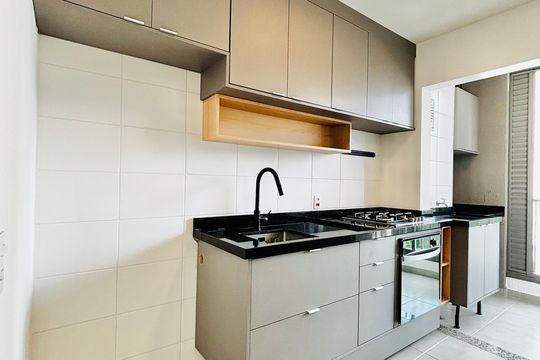 Cozinha de apartamento para alugar com 2 quartos, 52m² em Alphaville Empresarial, Barueri