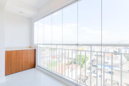 Varanda  de apartamento para alugar com 2 quartos, 57m² em Jardim Flor da Montanha, Guarulhos