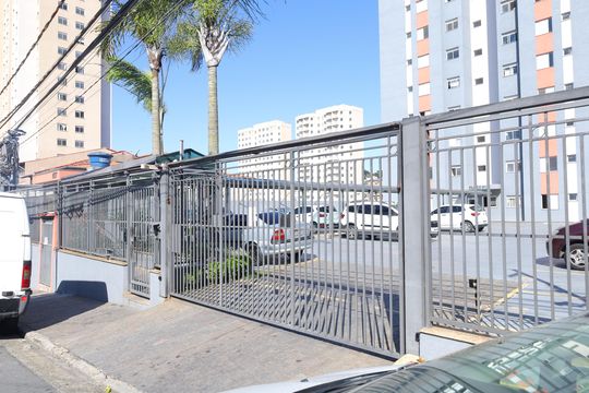 Fachada de apartamento à venda com 2 quartos, 50m² em Vila Carmosina, São Paulo