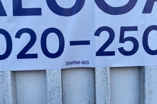 Placa SWRM 903 de casa para alugar com 3 quartos, 105m² em Vila Carmosina, São Paulo