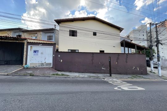 Fachada + Placa de casa para alugar com 3 quartos, 105m² em Vila Carmosina, São Paulo