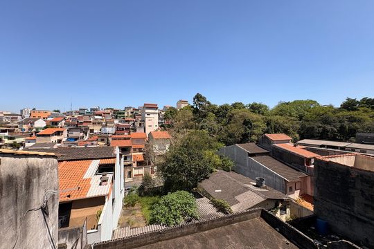 Vista da lavanderia  de casa para alugar com 2 quartos, 150m² em Vila Curuçá, Santo André