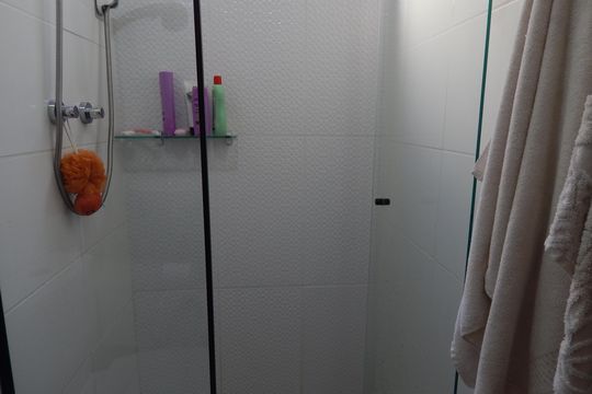 Banheiro de apartamento para alugar com 2 quartos, 41m² em Guaratiba, Rio de Janeiro
