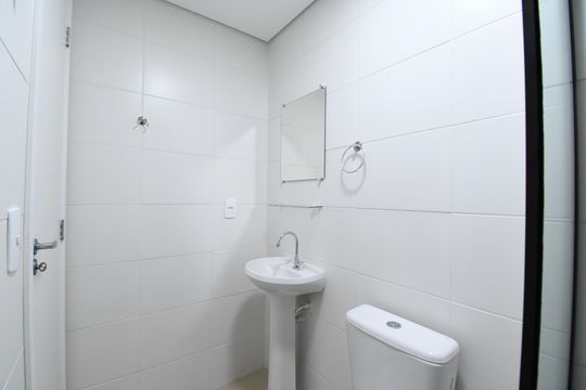 Banheiro de apartamento para alugar com 2 quartos, 46m² em Pedro Moro, São José dos Pinhais